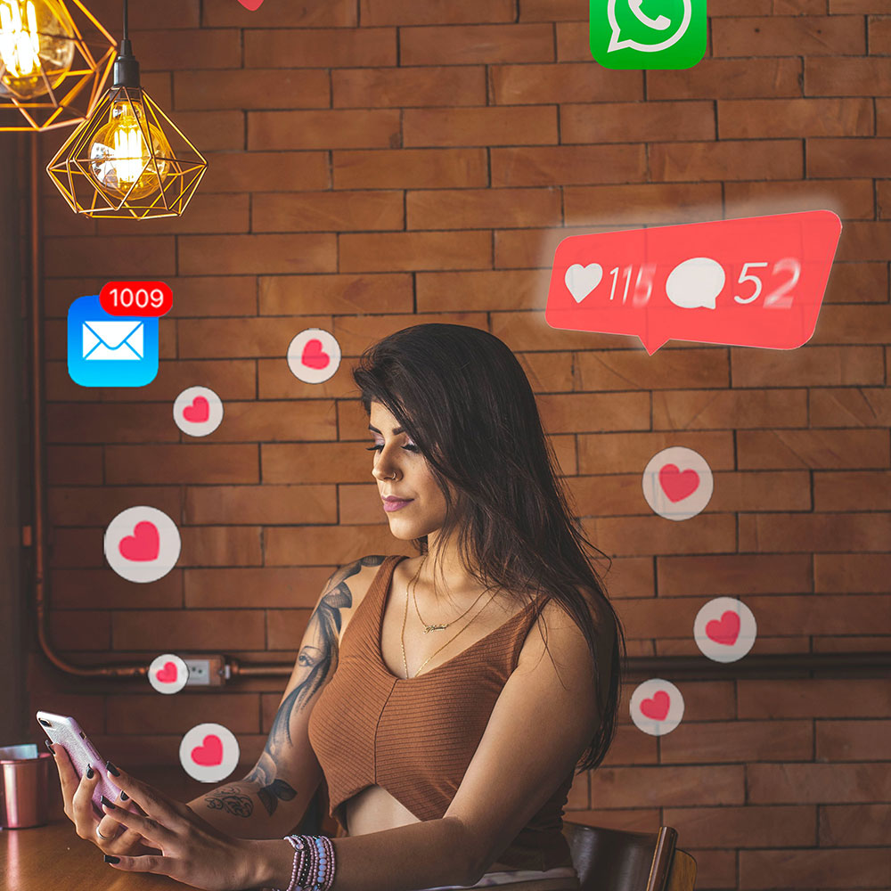 SIRXMKT002 Use social media to engage customers